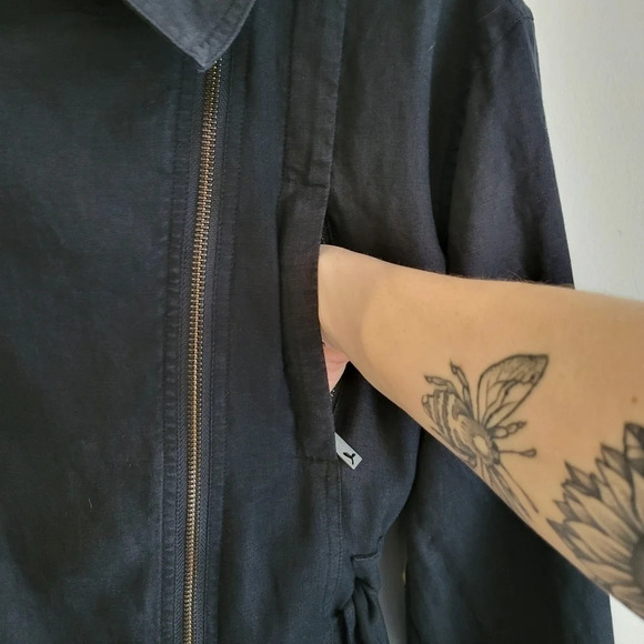 Aritzia Community Lightweight Jacket  With Organic Linen - Picture 10 of 16